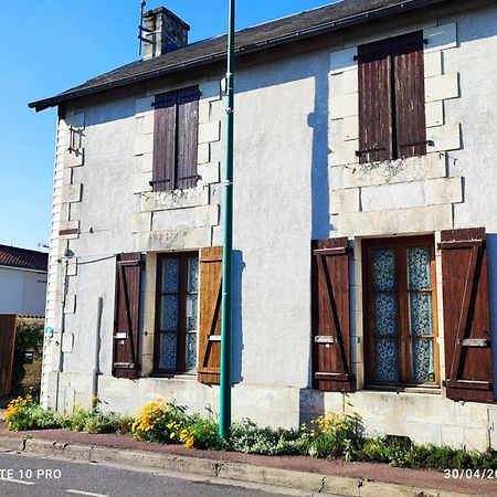 Futurogite Saint-Georges-les-Baillargeaux Ngoại thất bức ảnh